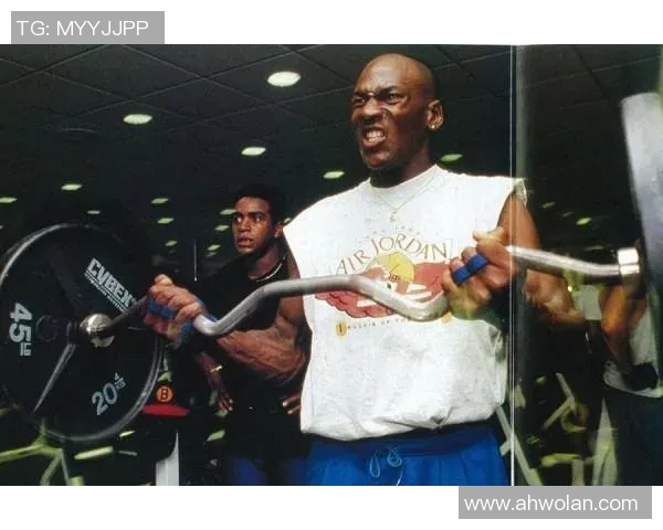 足球球星如何在健身房打造强健体魄提升竞技状态揭秘